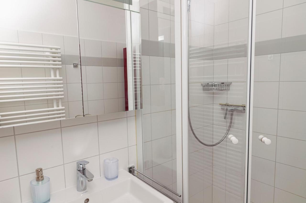 Beautiful 2-Bedroom Apartment Near Schoenbrunn Виена Екстериор снимка