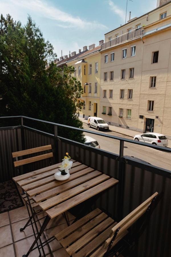 Beautiful 2-Bedroom Apartment Near Schoenbrunn Виена Екстериор снимка