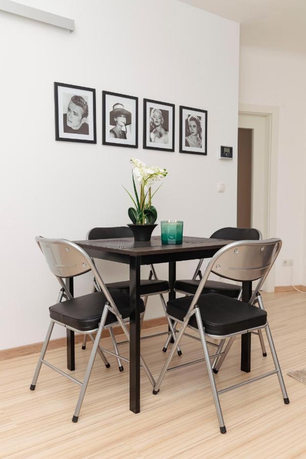 Beautiful 2-Bedroom Apartment Near Schoenbrunn Виена Екстериор снимка