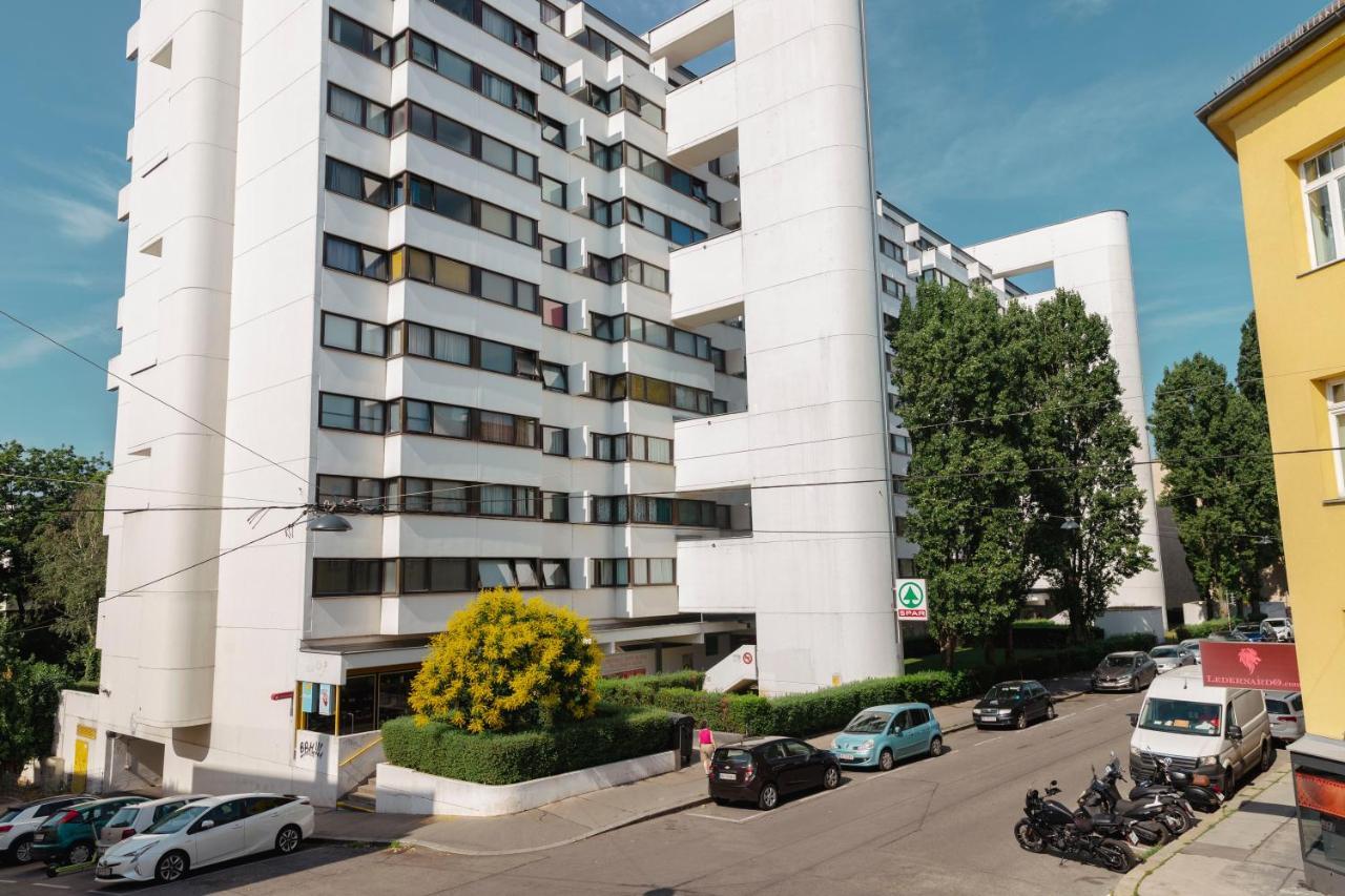 Beautiful 2-Bedroom Apartment Near Schoenbrunn Виена Екстериор снимка