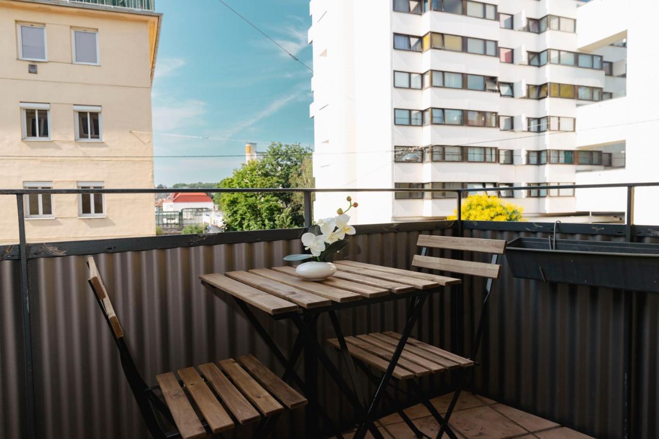 Beautiful 2-Bedroom Apartment Near Schoenbrunn Виена Екстериор снимка