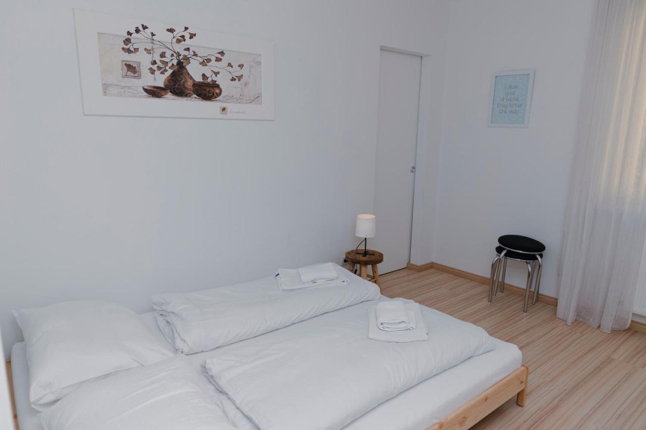 Beautiful 2-Bedroom Apartment Near Schoenbrunn Виена Екстериор снимка