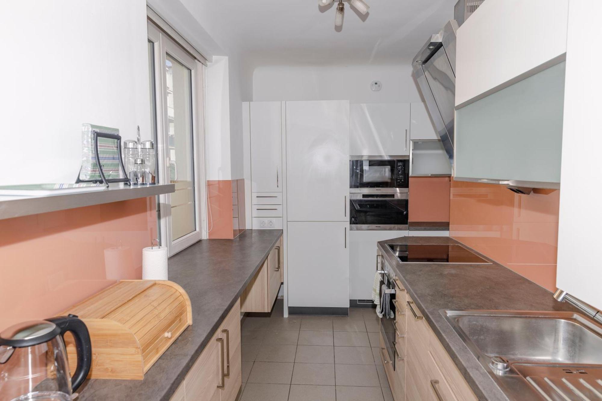 Beautiful 2-Bedroom Apartment Near Schoenbrunn Виена Екстериор снимка