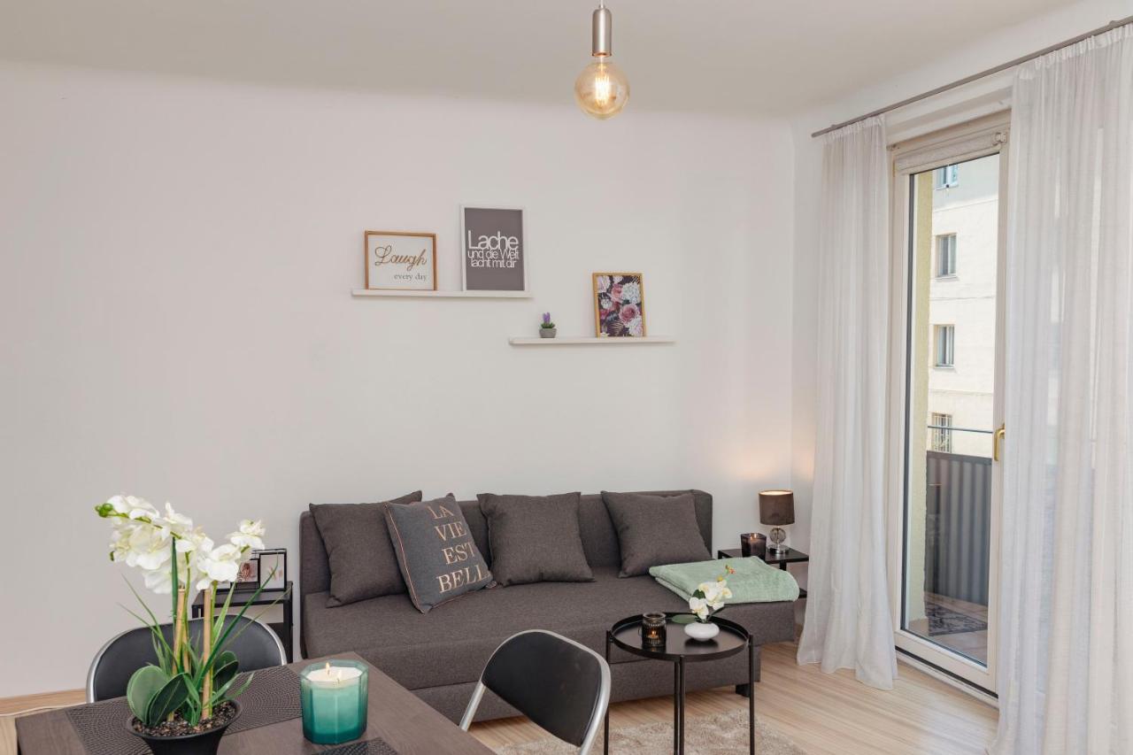 Beautiful 2-Bedroom Apartment Near Schoenbrunn Виена Екстериор снимка