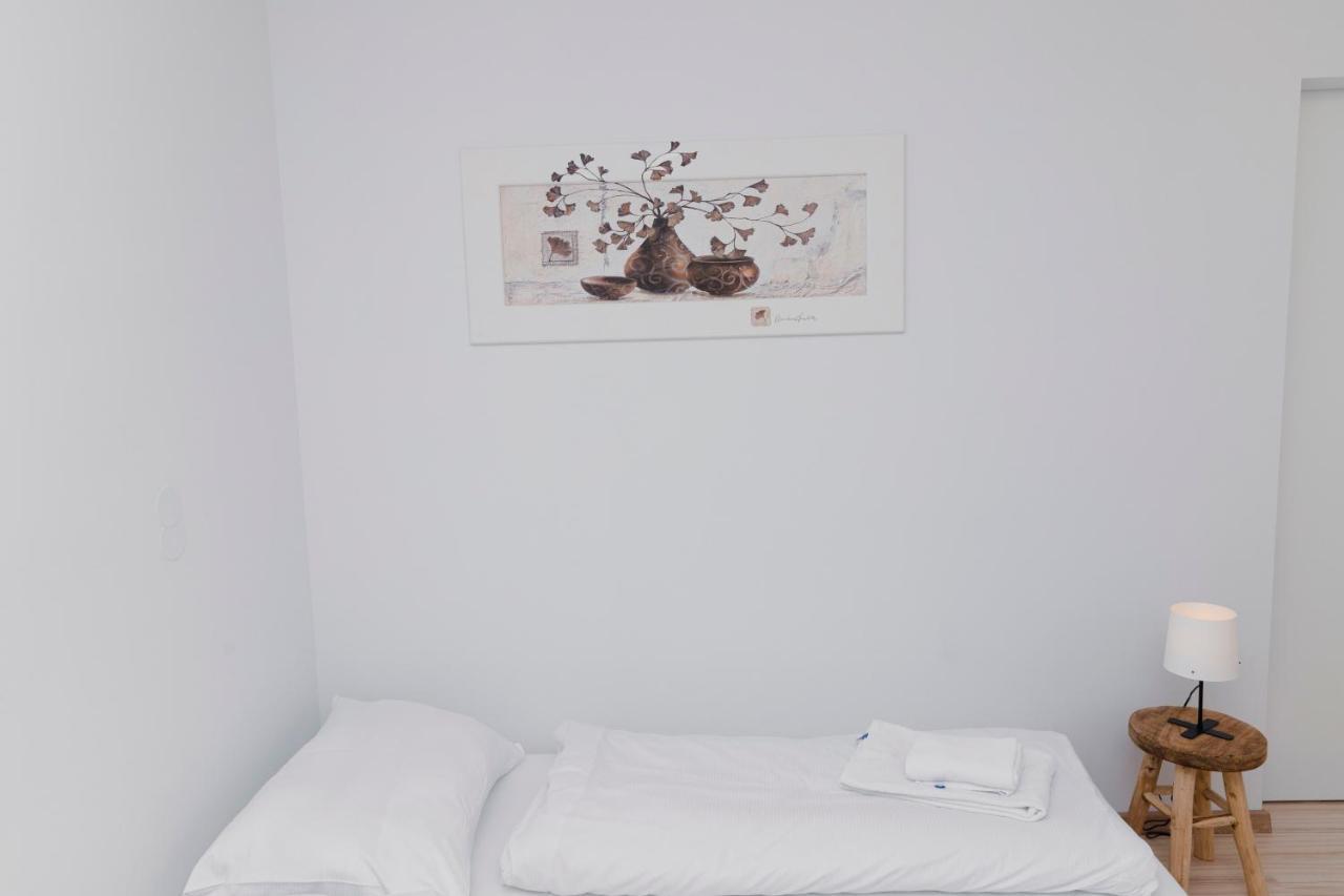 Beautiful 2-Bedroom Apartment Near Schoenbrunn Виена Екстериор снимка