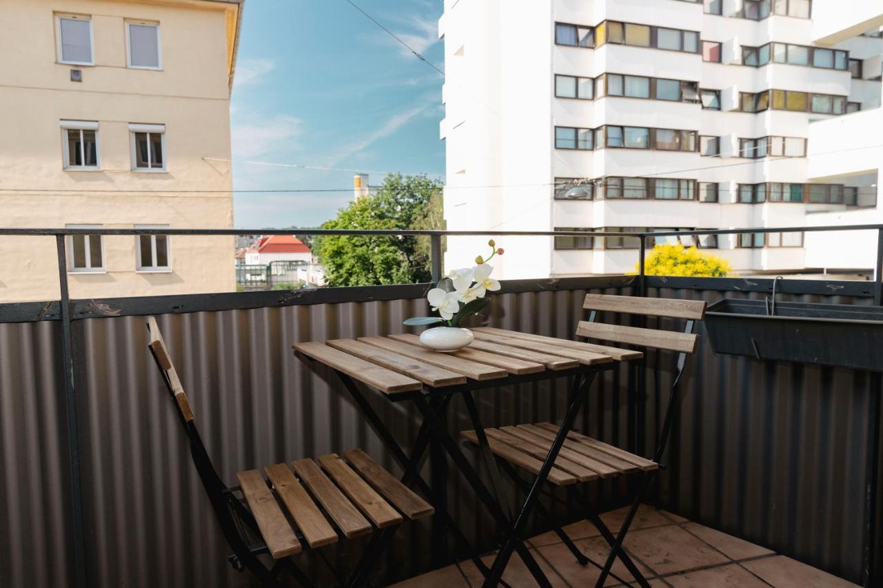 Beautiful 2-Bedroom Apartment Near Schoenbrunn Виена Екстериор снимка