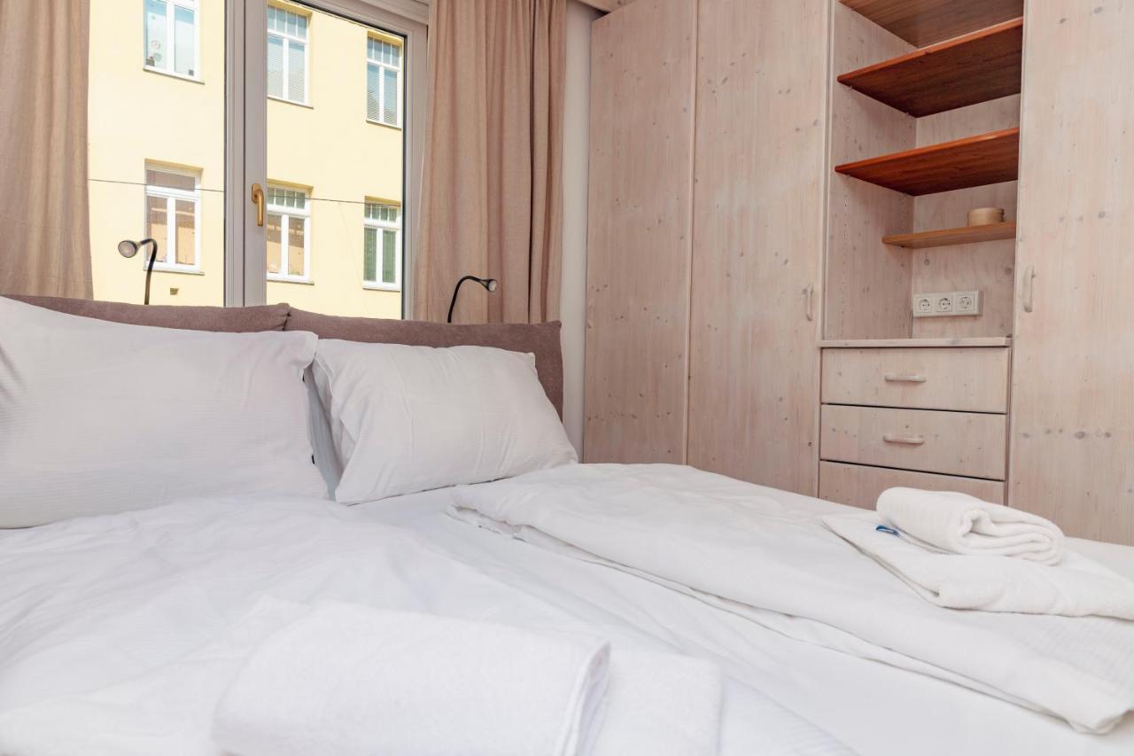 Beautiful 2-Bedroom Apartment Near Schoenbrunn Виена Екстериор снимка