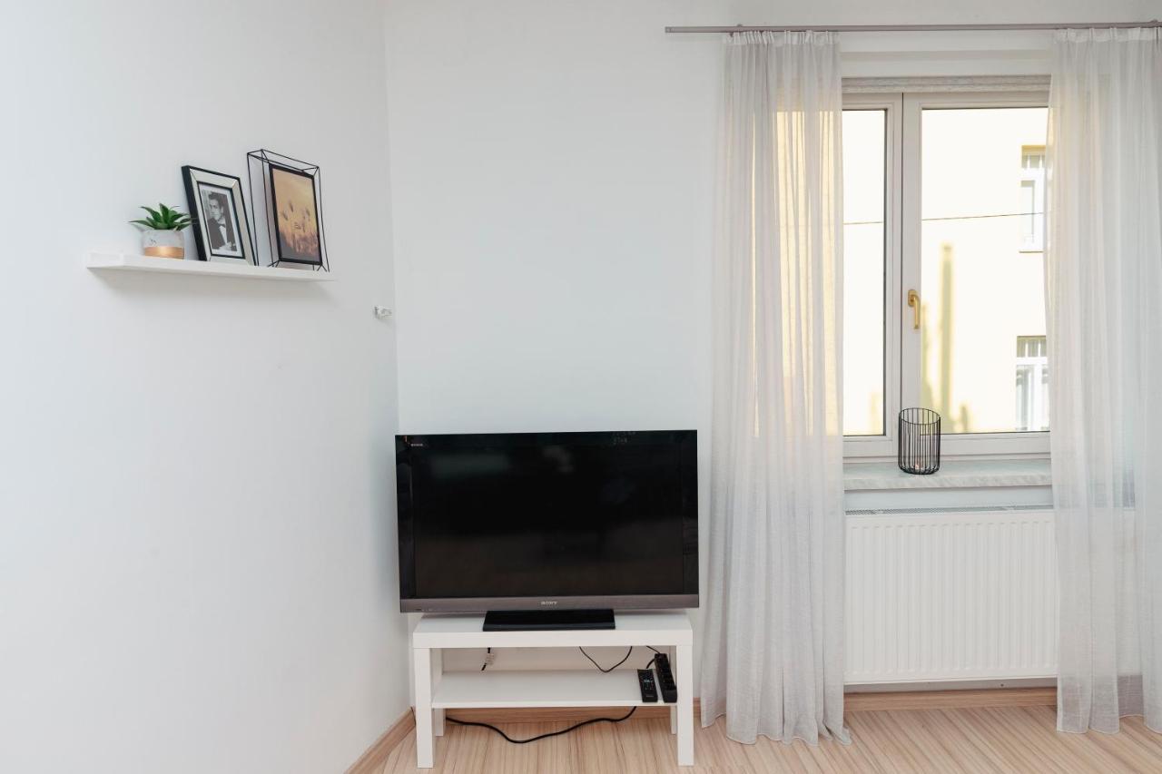 Beautiful 2-Bedroom Apartment Near Schoenbrunn Виена Екстериор снимка